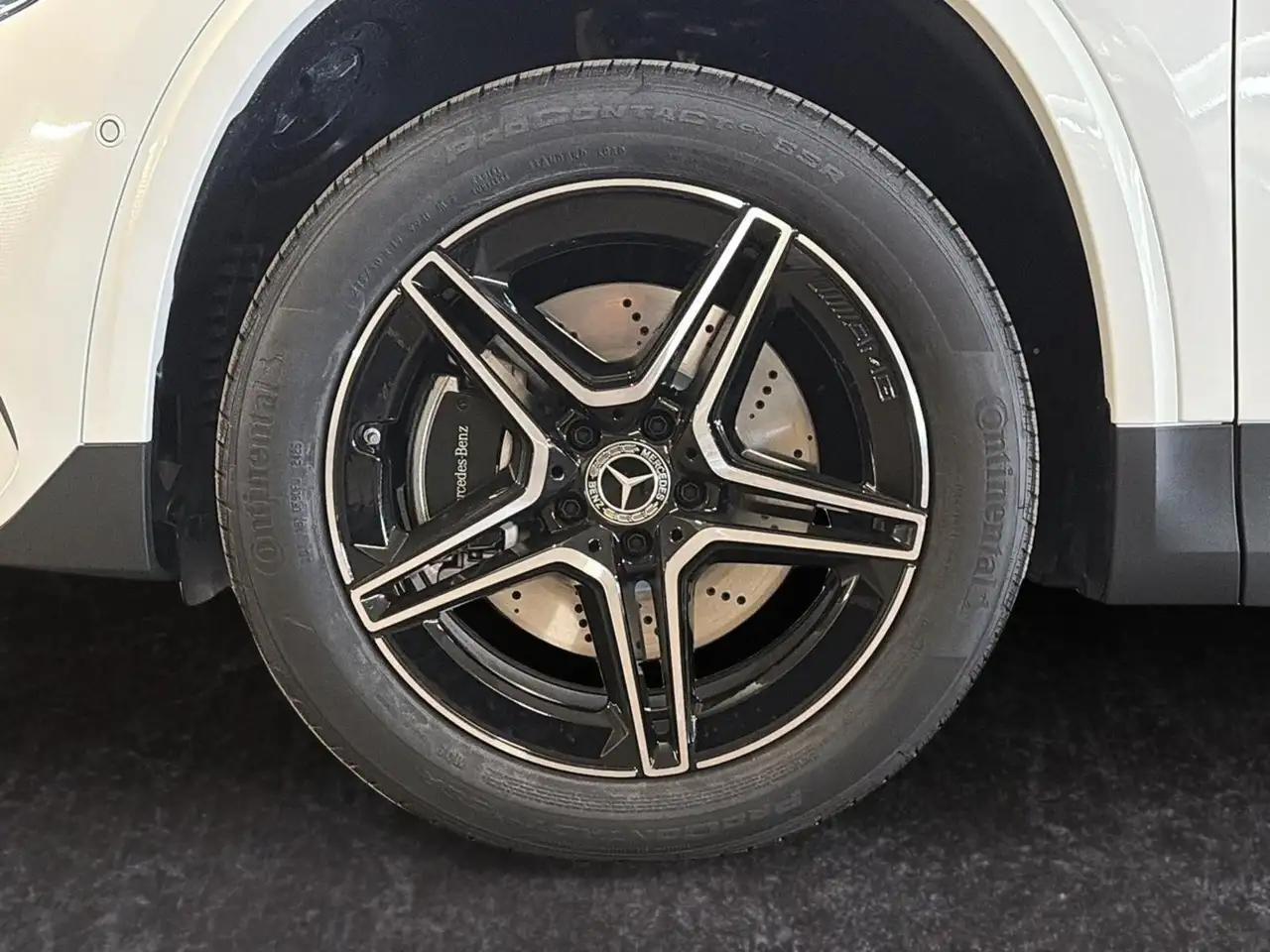Mercedes-Benz GLA снимка Mercedes-Benz GLA