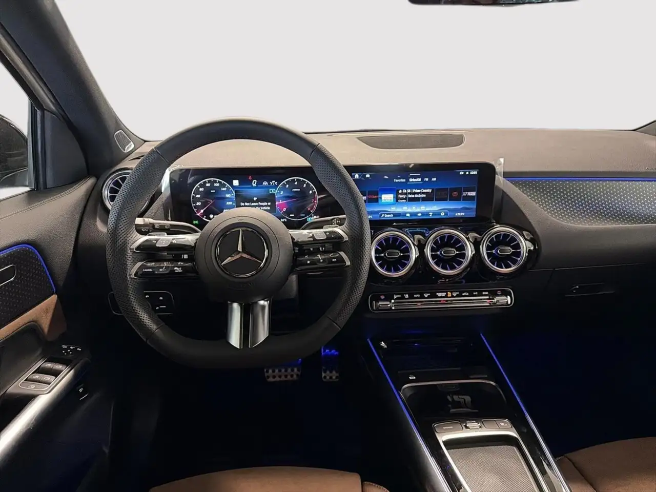 Mercedes-Benz GLA снимка Mercedes-Benz GLA