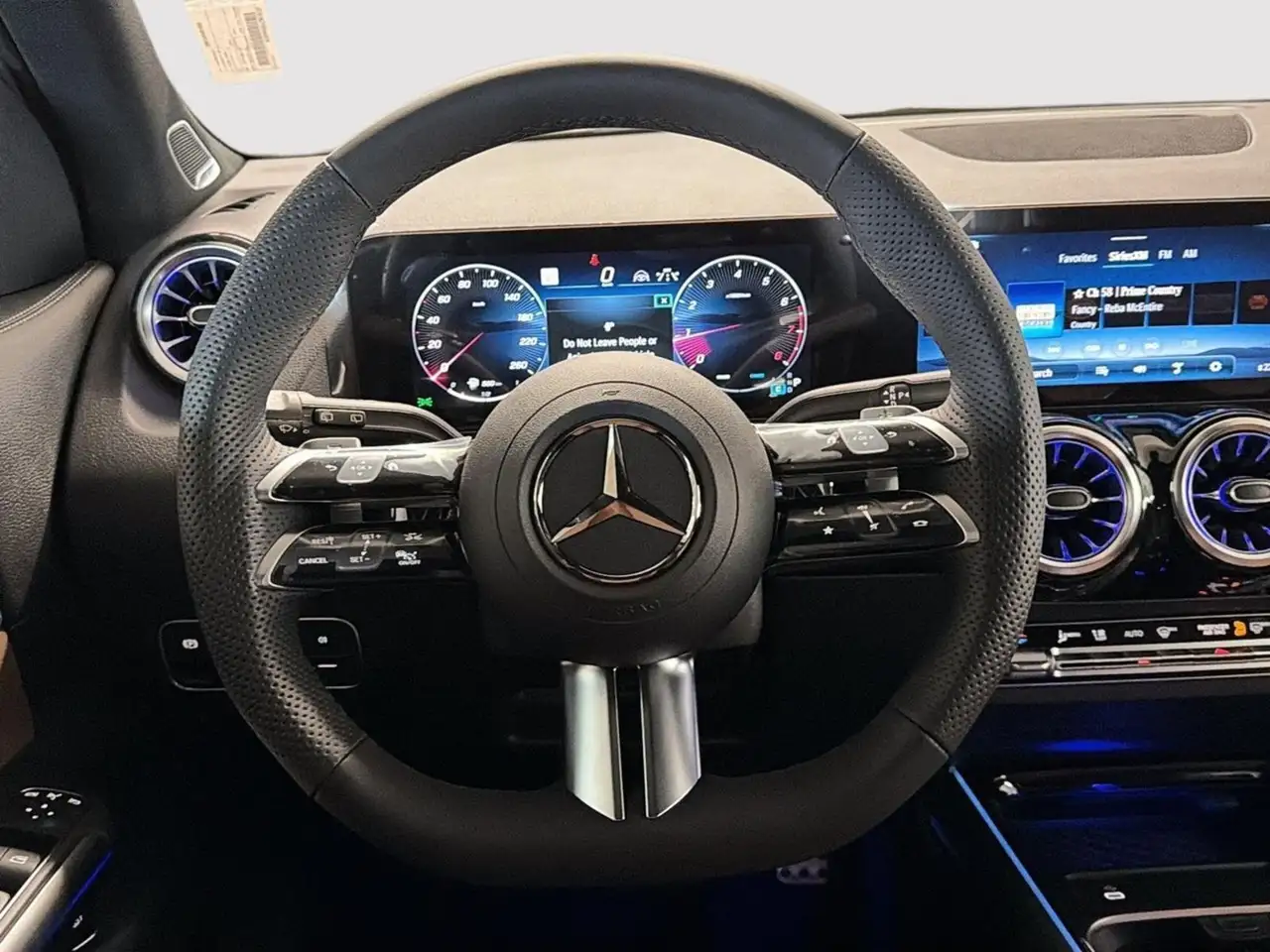 Mercedes-Benz GLA снимка Mercedes-Benz GLA