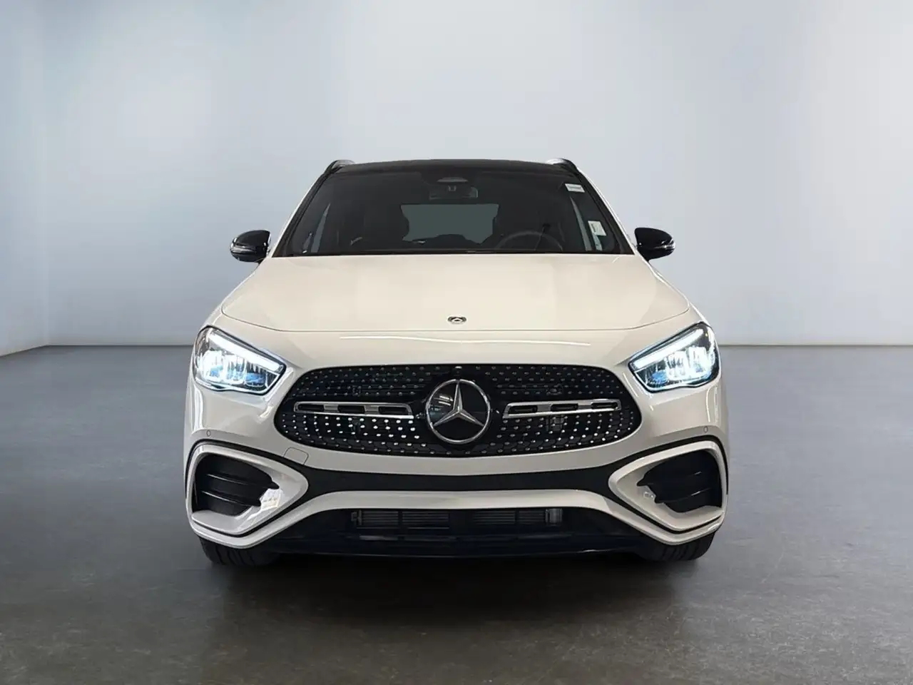 Mercedes-Benz GLA снимка Mercedes-Benz GLA