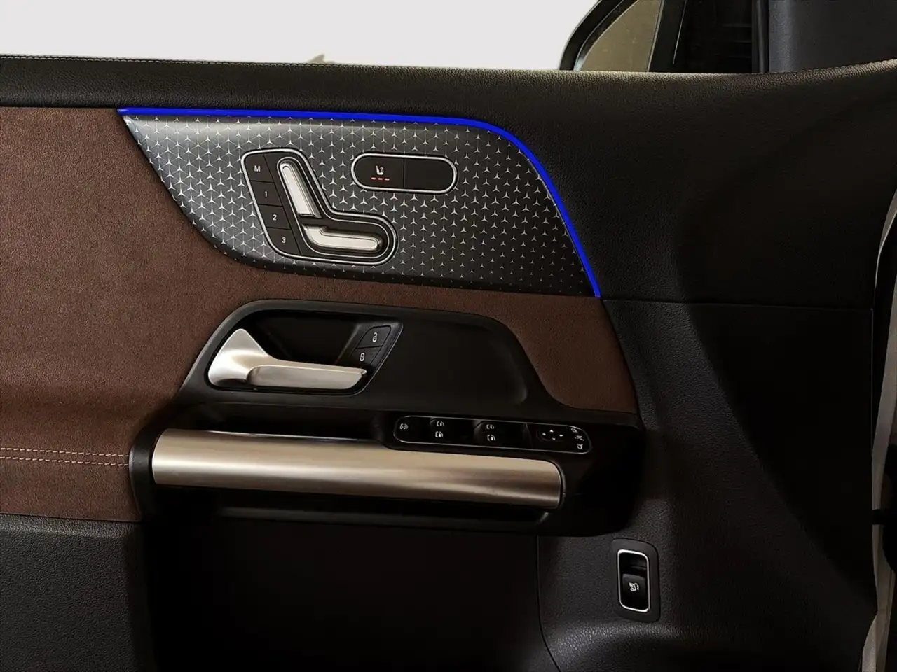Mercedes-Benz GLA снимка Mercedes-Benz GLA