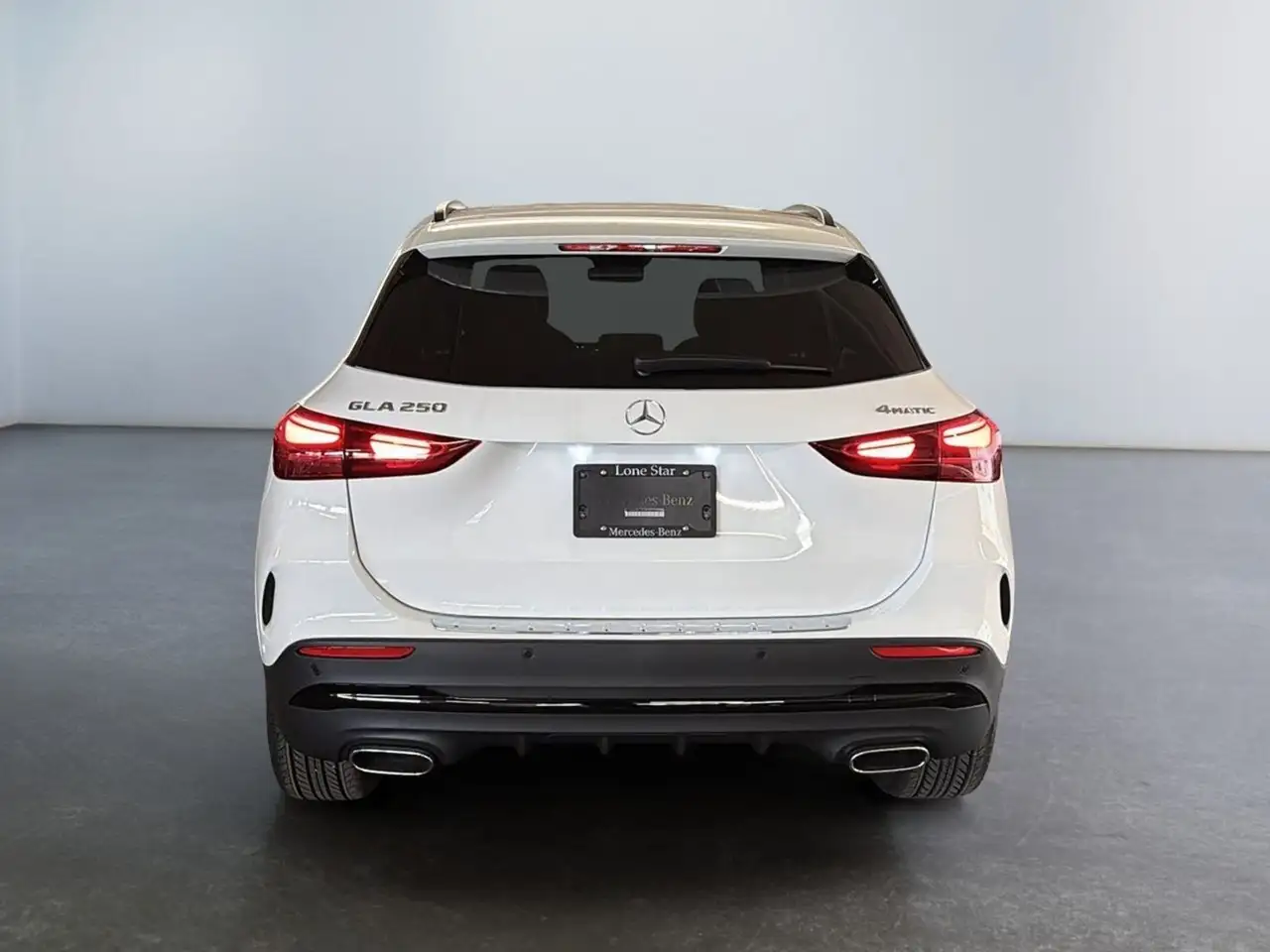 Mercedes-Benz GLA снимка Mercedes-Benz GLA