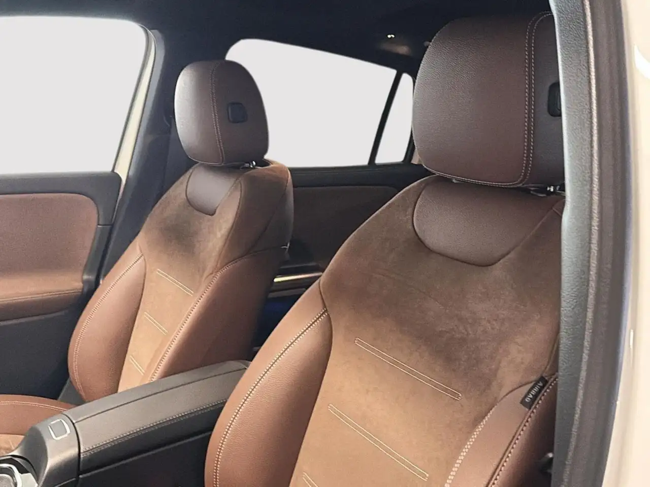 Mercedes-Benz GLA снимка Mercedes-Benz GLA