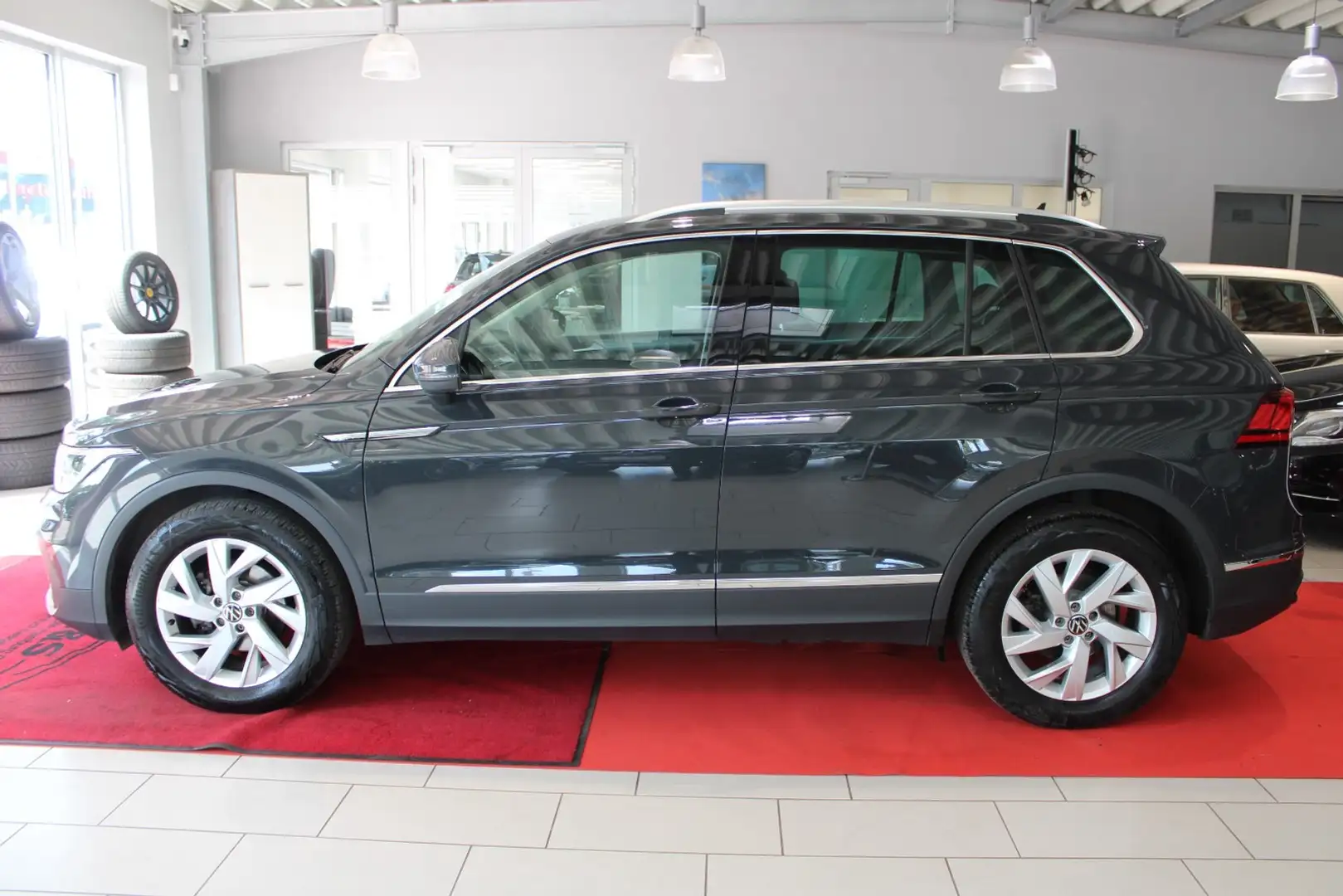 Volkswagen Tiguan Elegance 1.5 *CAR-PLAY*ACC Grau - 2