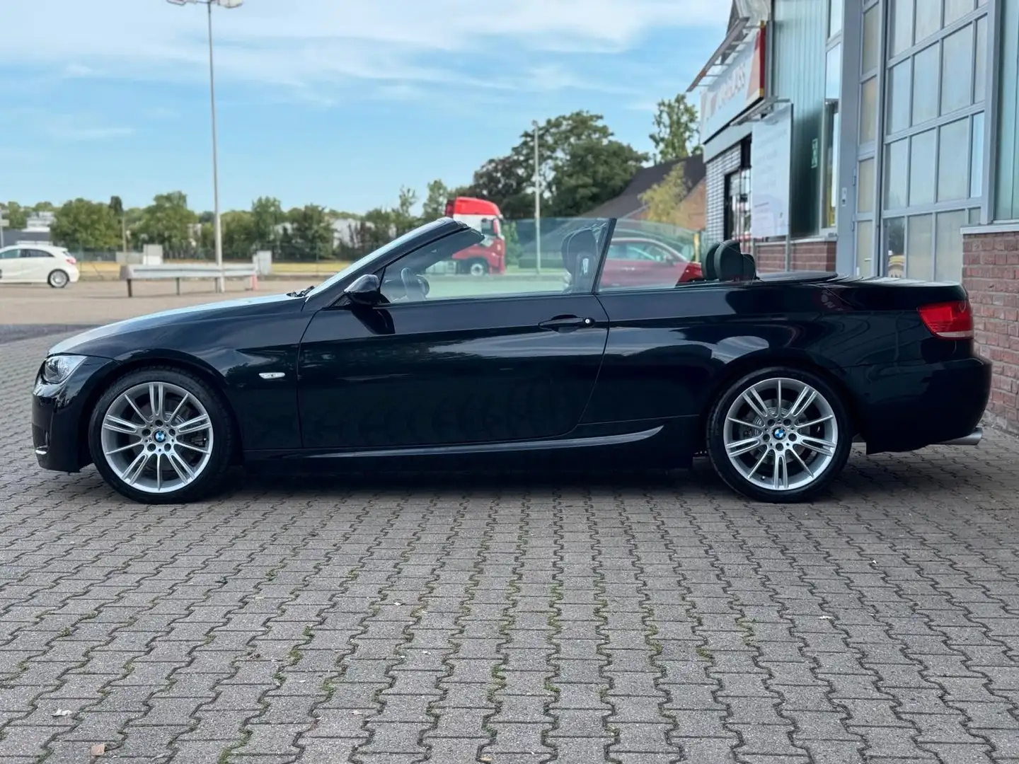 BMW 325 i Cabrio Automatik e93 M-Paket 1.HAND Schwarz - 2