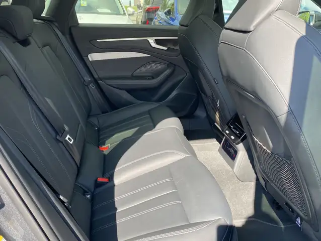 Audi A6 view 10