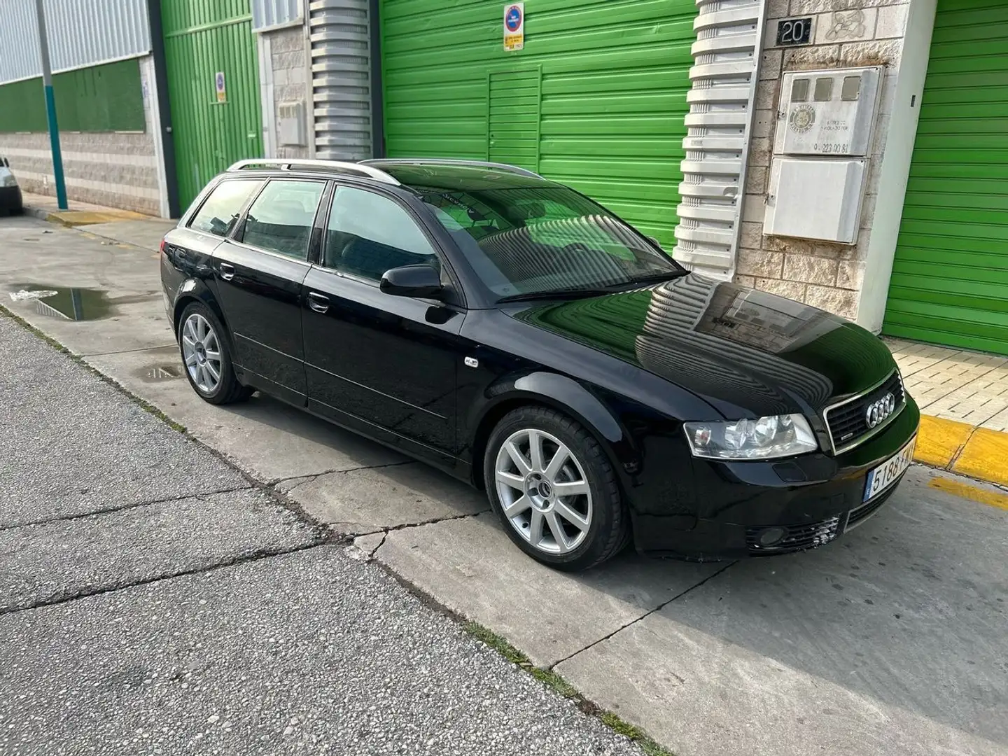 Audi A4 2.5 TDI FAMILIAR 180 CV 6 V Negro - 2