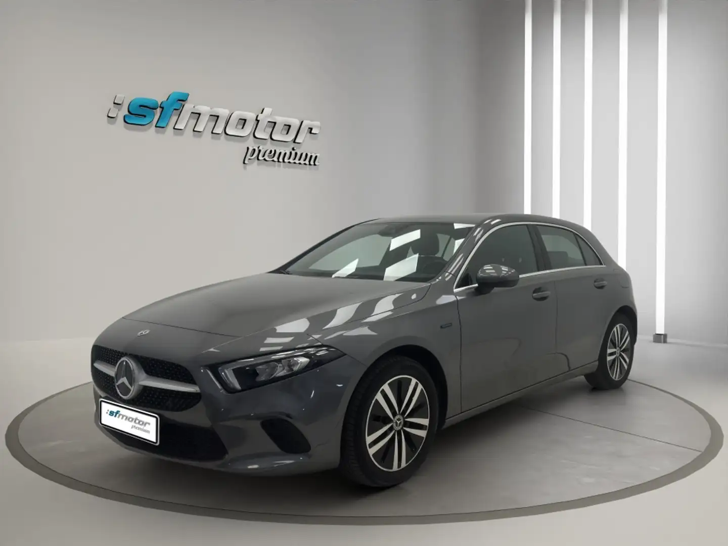 Mercedes-Benz A 250 250e 8G-DCT Grijs - 1