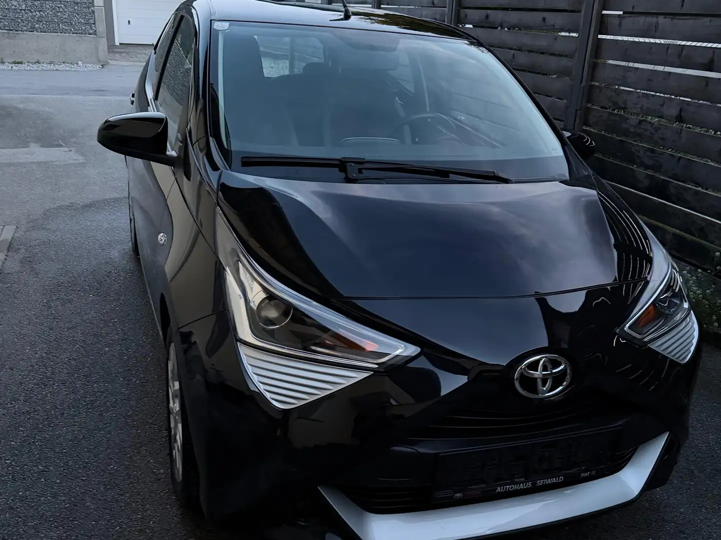 Toyota Aygo Aygo 1,0 VVT-i x x Schwarz - 1