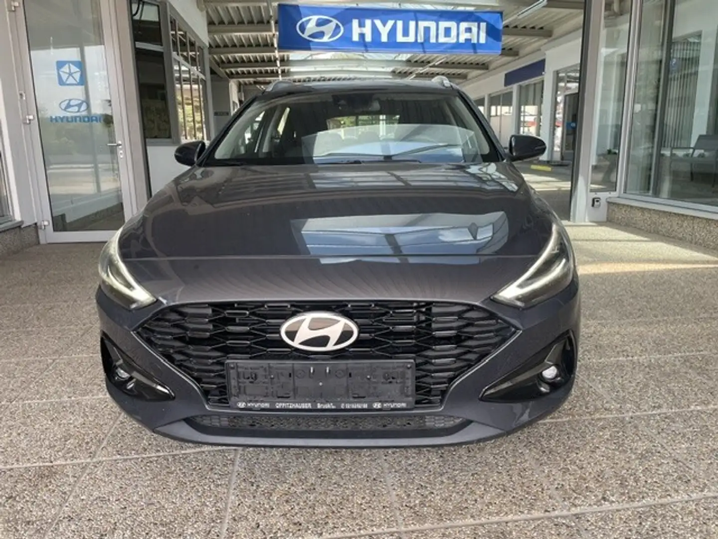 Hyundai i30 CW 1,0 T-GDI Trend Line DCT Aut. Grau - 2