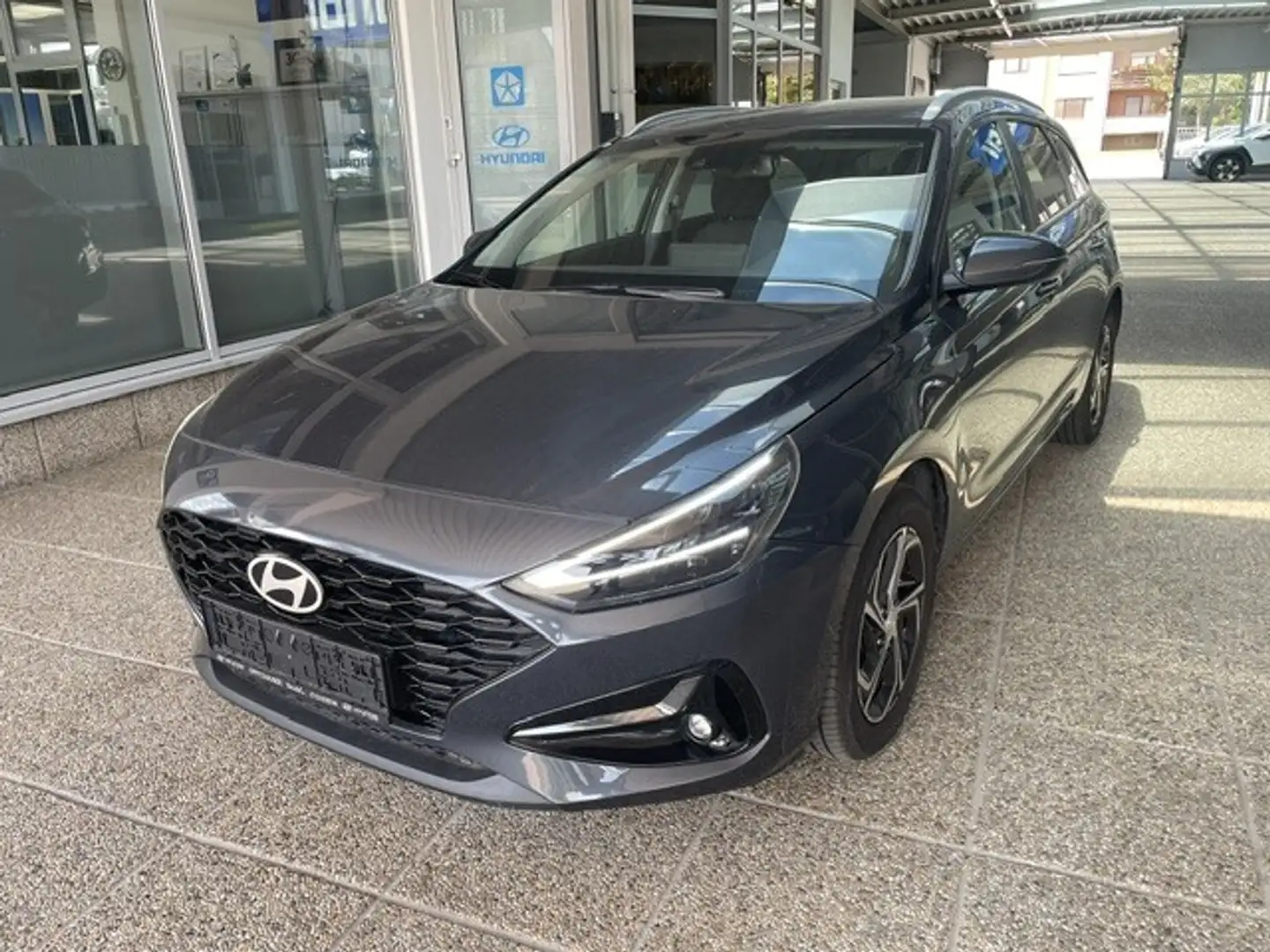 Hyundai i30 CW 1,0 T-GDI Trend Line DCT Aut. Grau - 1
