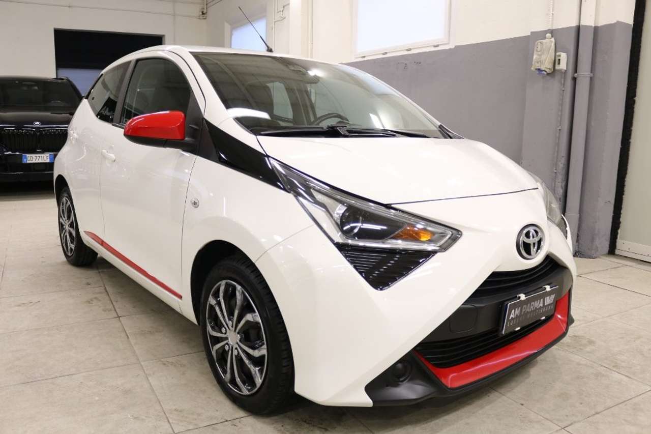 Toyota Aygo Connect 1.0 VVT-i 72 CV 5 porte x-play