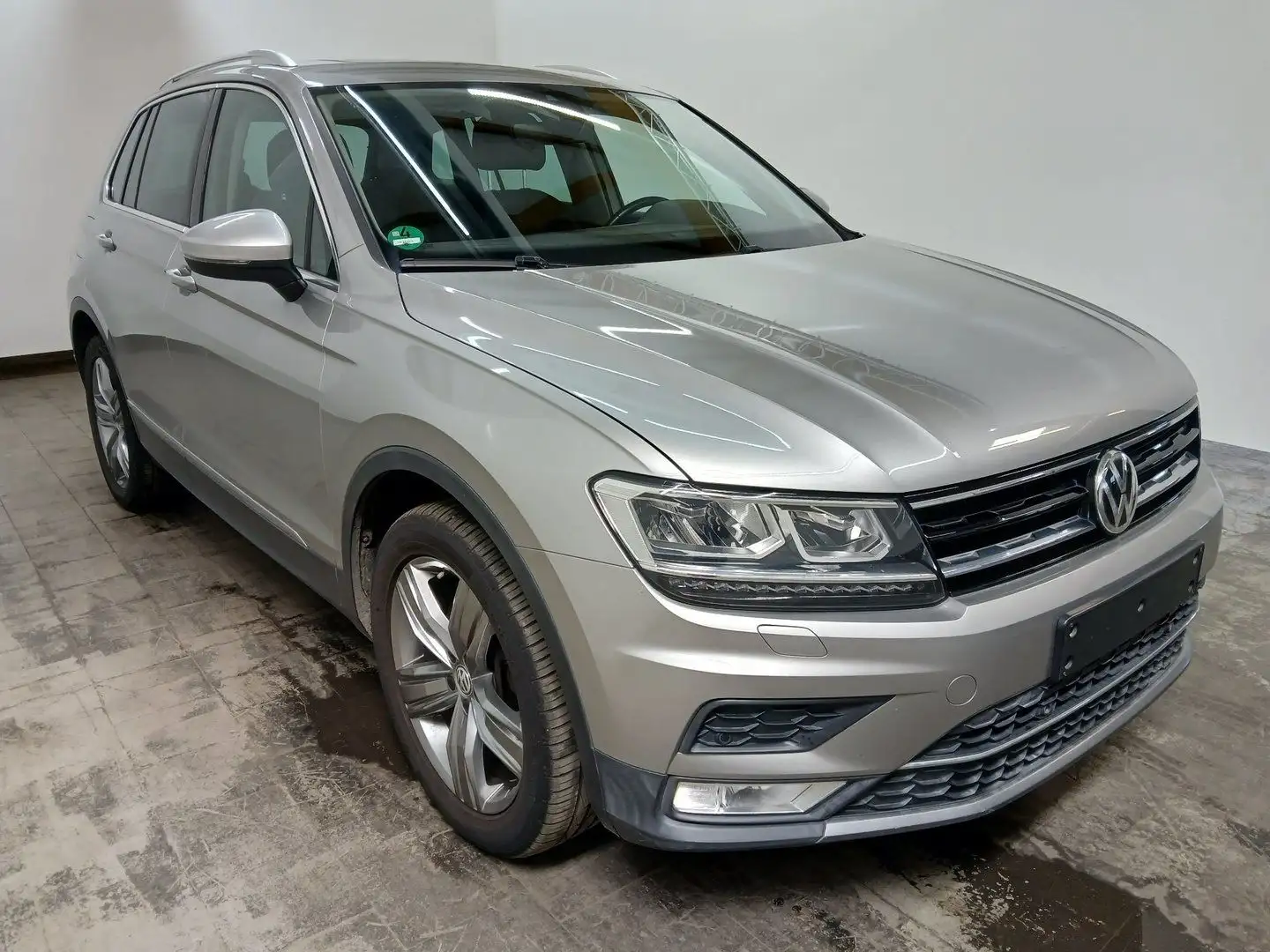 Volkswagen Tiguan 2.0TDI DGS Highline 4Motion-PANODACH-LED Silber - 2