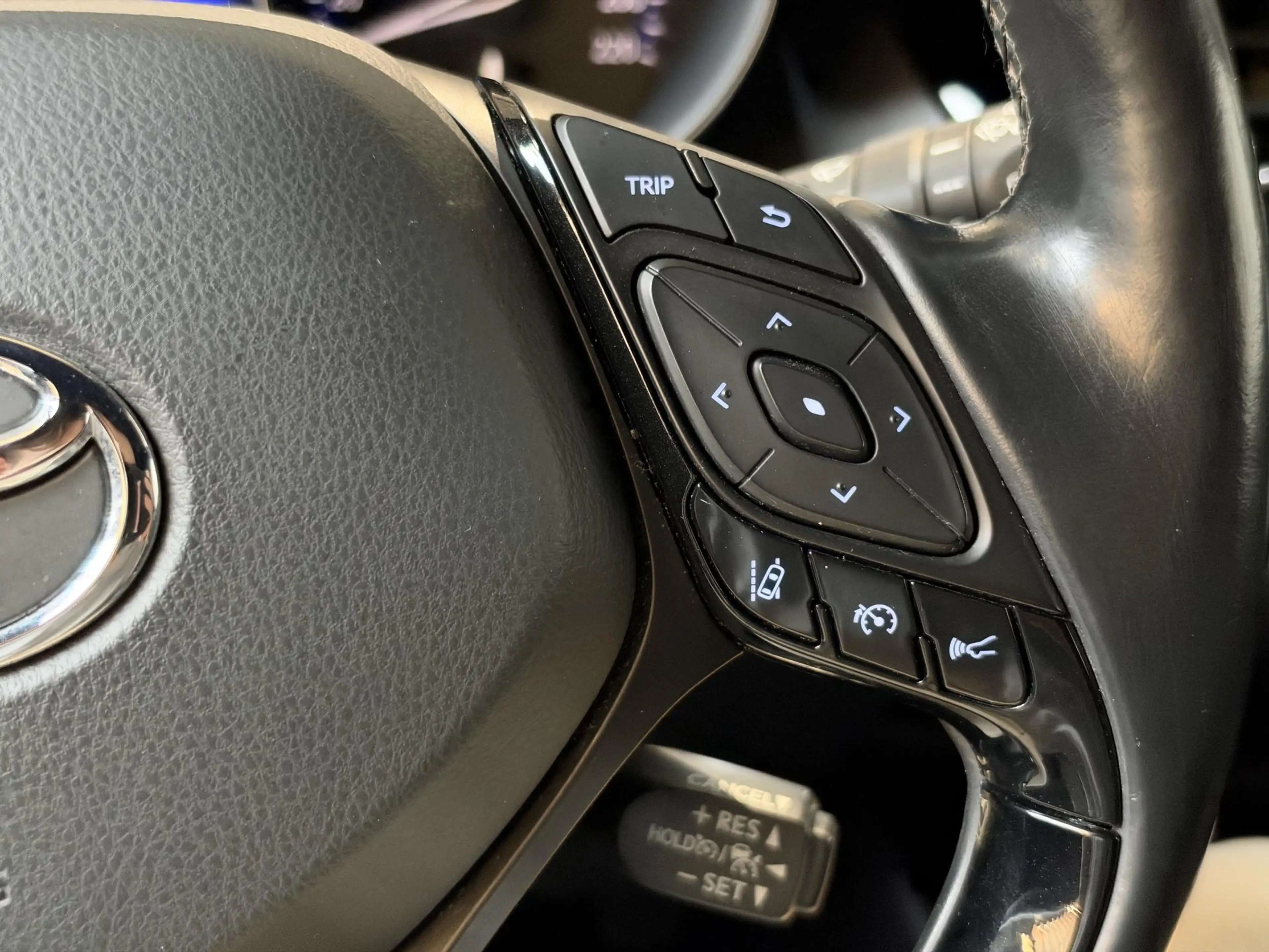 Toyota C-HR 1.8 Hybrid Executive — photo 13