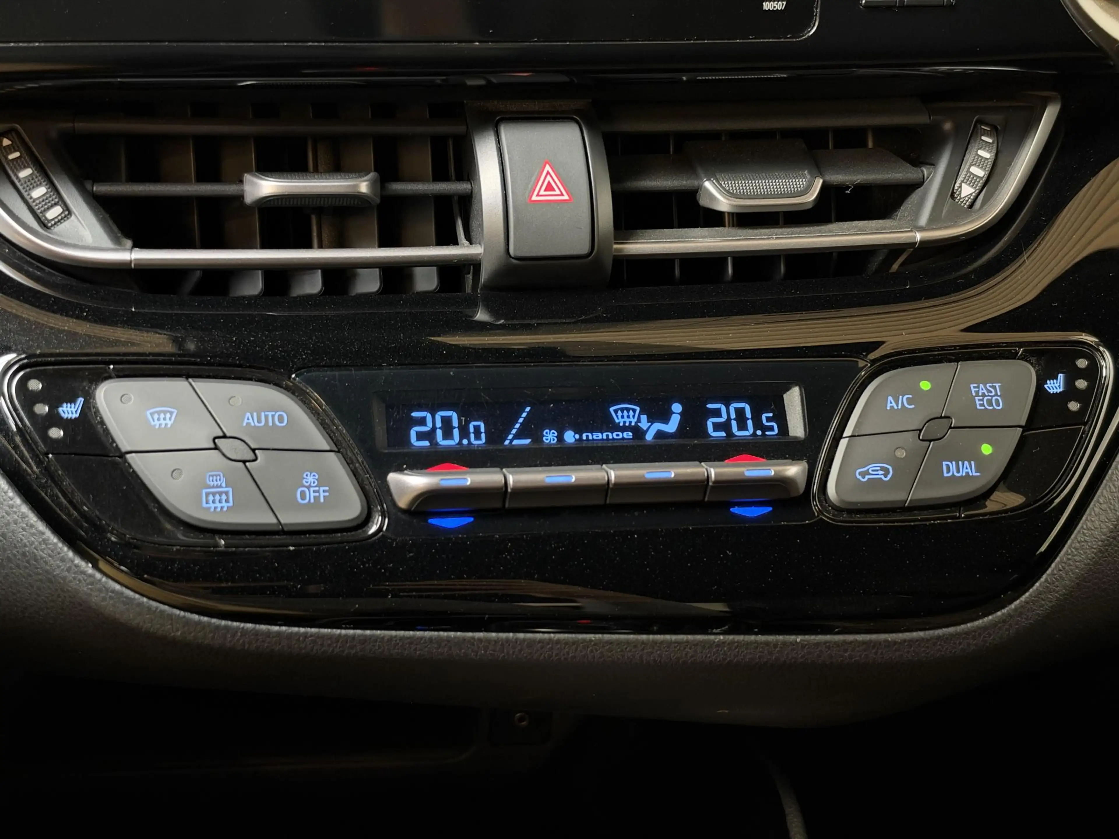 Toyota C-HR 1.8 Hybrid Executive — photo 11