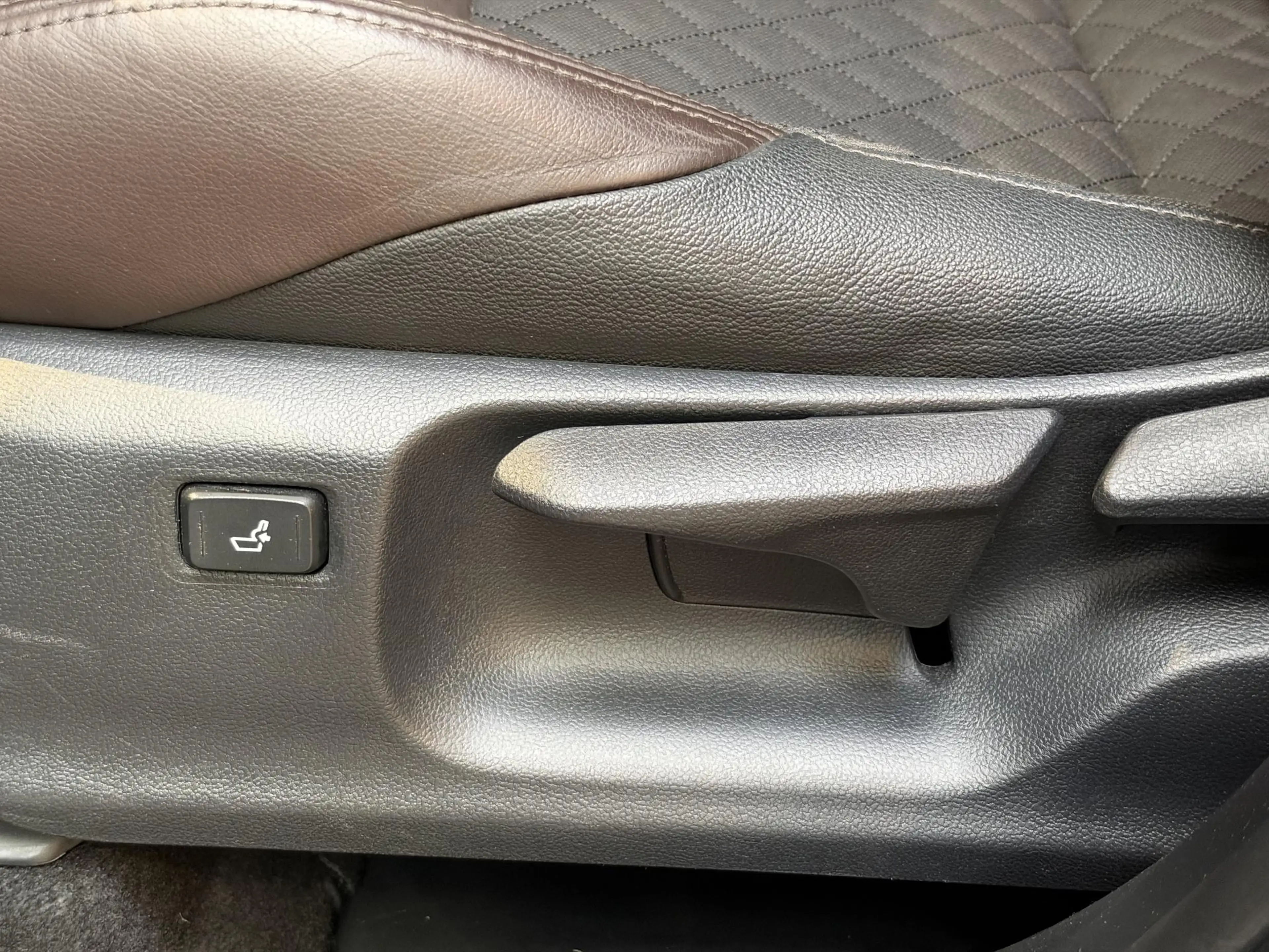 Toyota C-HR 1.8 Hybrid Executive — photo 8
