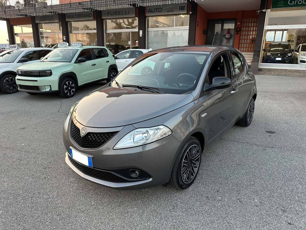 Lancia Ypsilon Ypsilon 1.0 Hybrid Gold 70cv
