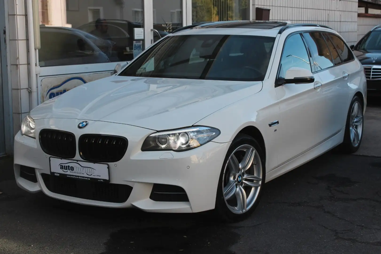 BMW 535 xDrive M-Paket Standh*Memory*Pano*HiFi*Xenon Weiß - 2