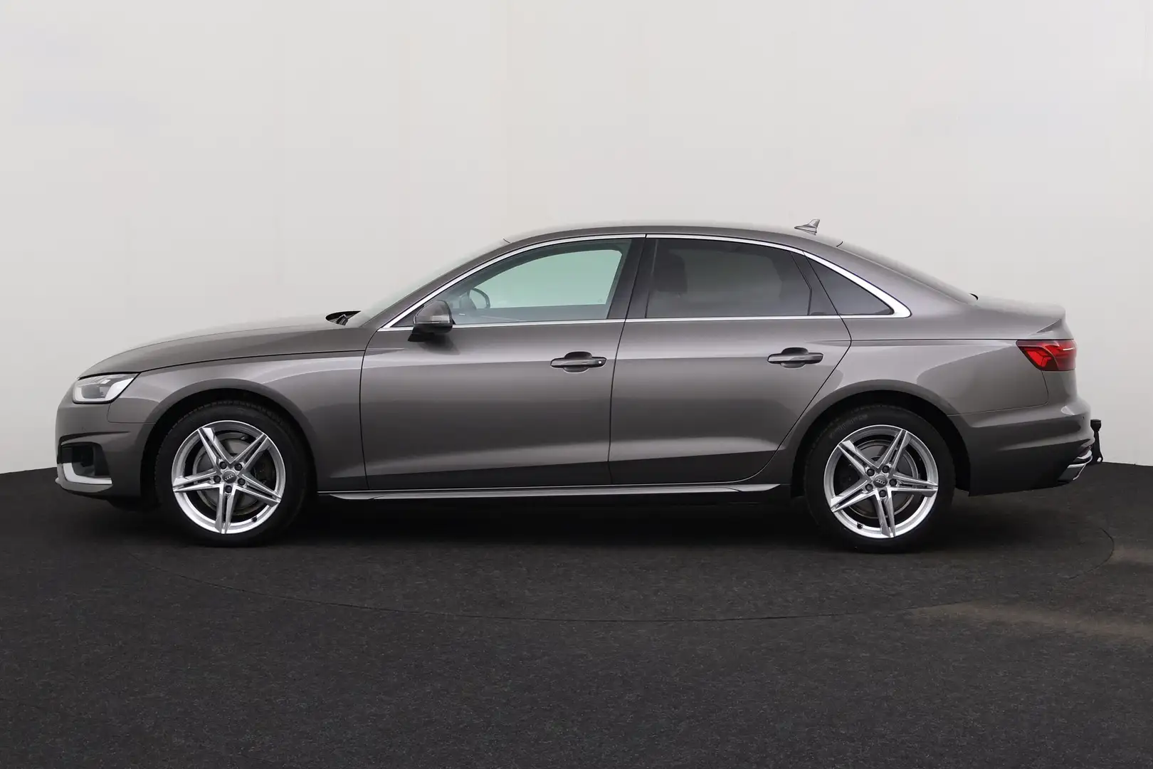 Audi A4 35 2.0TDi Business  S-Tronic + GPS + LEDER + PDC + - 2