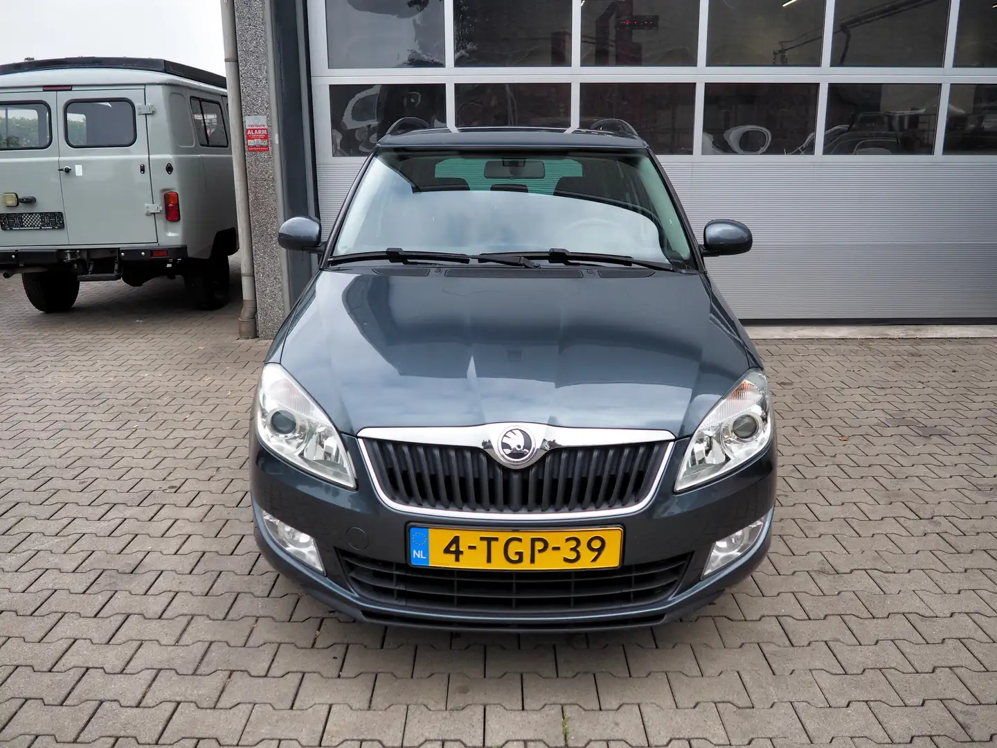 Skoda Fabia Combi 1.2 TSI Sprint AIRCO CRUISE LM VELGEN Grau - 2