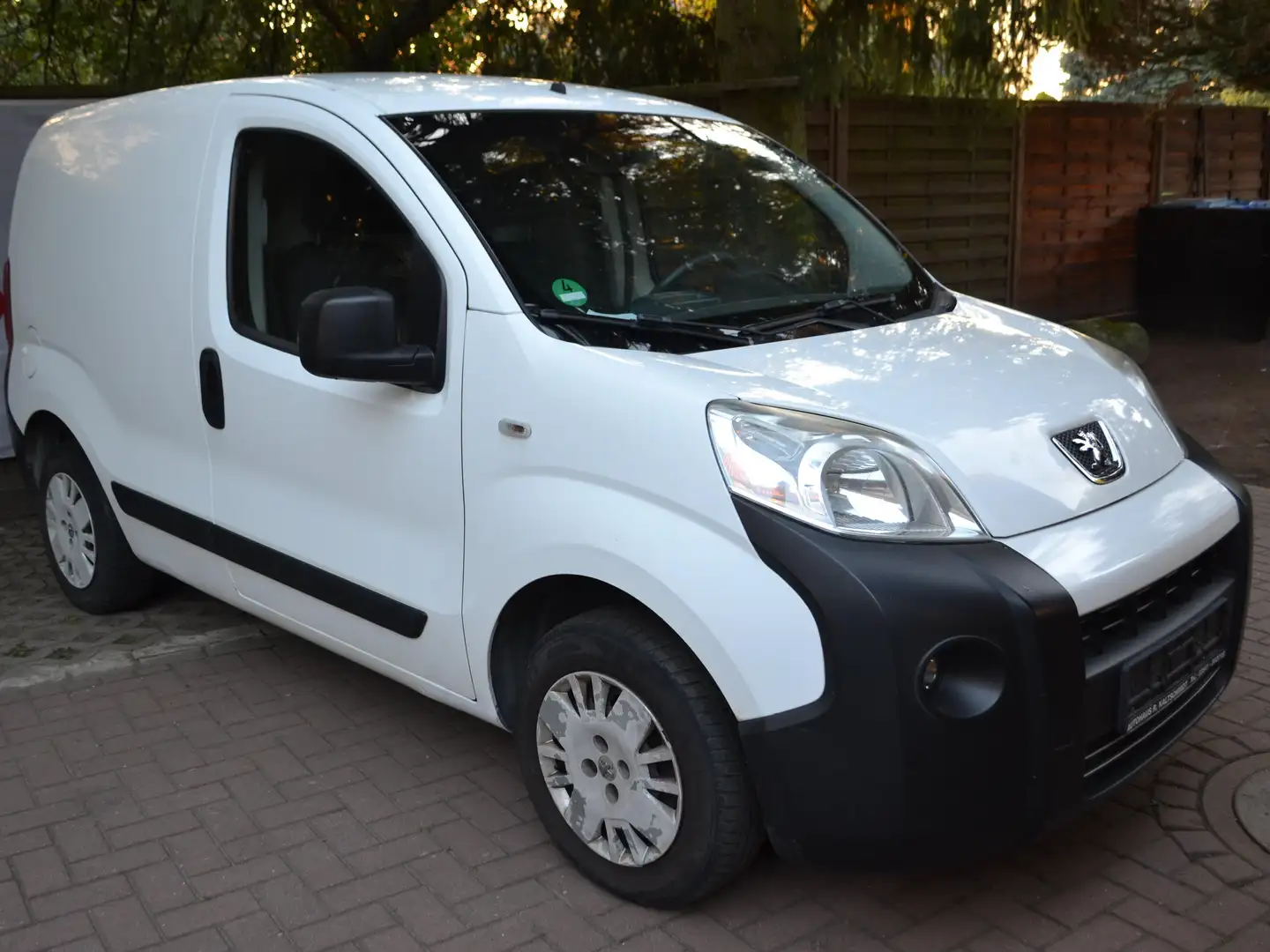 Peugeot Bipper Basis, Servo, AHK, Benzin 1,4l, TÜV 10/2026 Blanc - 1