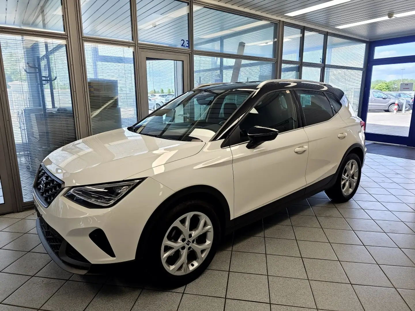 SEAT Arona FR Navi, Parkass., Kamera, Dach schwarz Weiß - 2