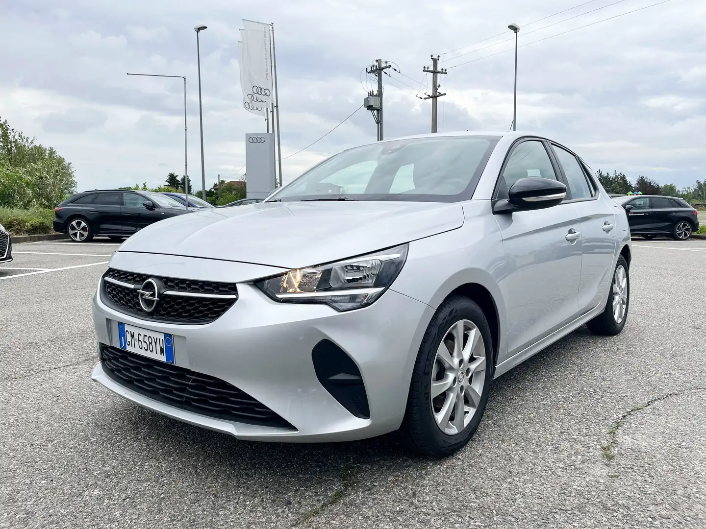 Opel Corsa Corsa 1.2 Edition s Plateado - 1