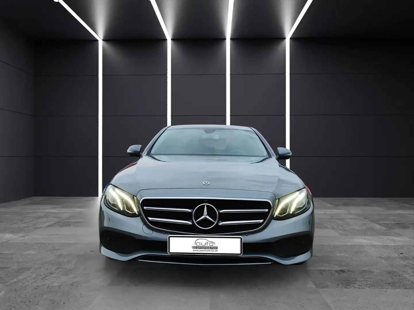 Mercedes-Benz E 220 d 4Matic*Ambiente*360°Cam*Navi*AHK* Gris - 2