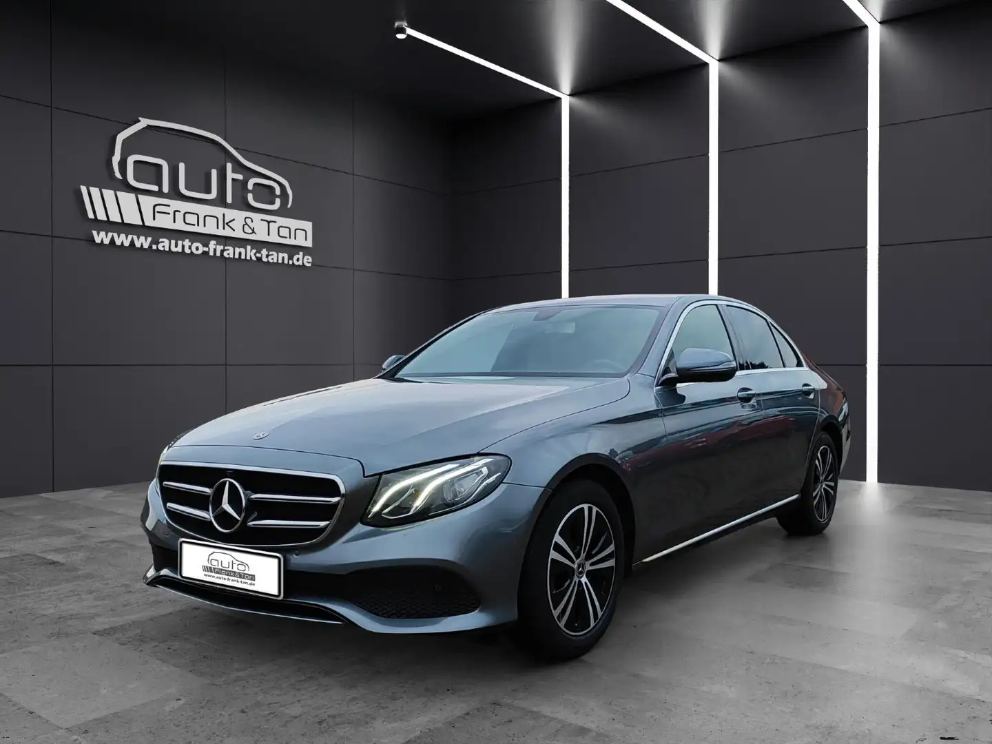 Mercedes-Benz E 220 d 4Matic*Ambiente*360°Cam*Navi*AHK* Gris - 1