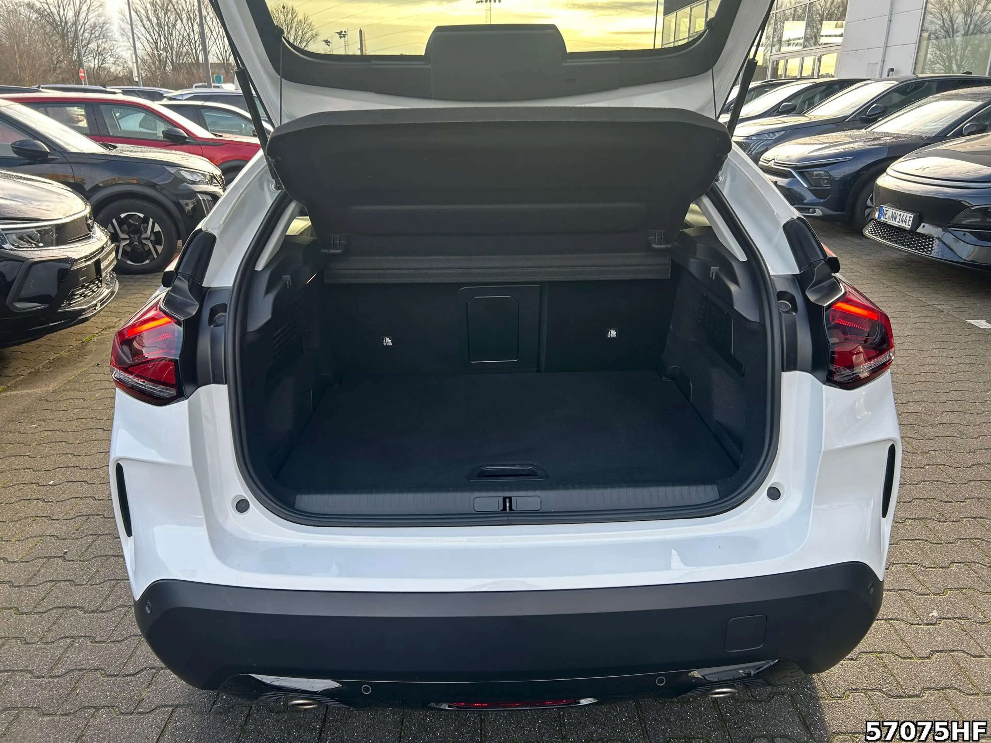 Citroen C4 Shine +HEADUP+360KAMERA+CARPLAY+TOTWINKEL+ — photo 6