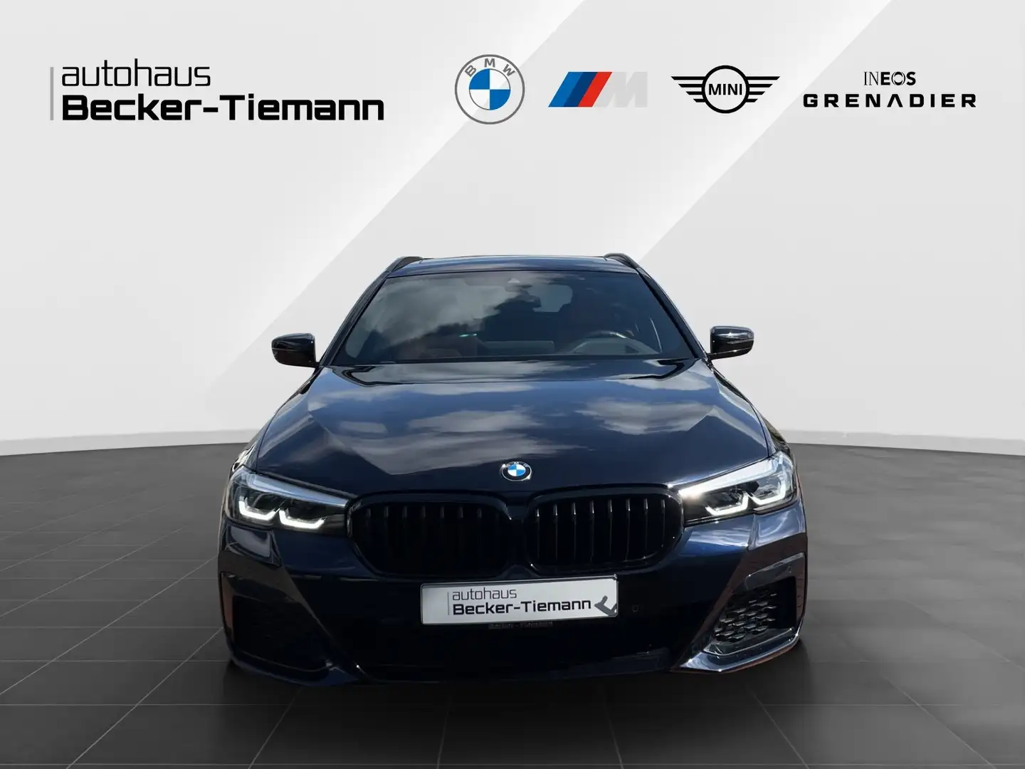 BMW 520 i Touring MPaket | Panorama | HUD | Kamera | DAB | Schwarz - 2