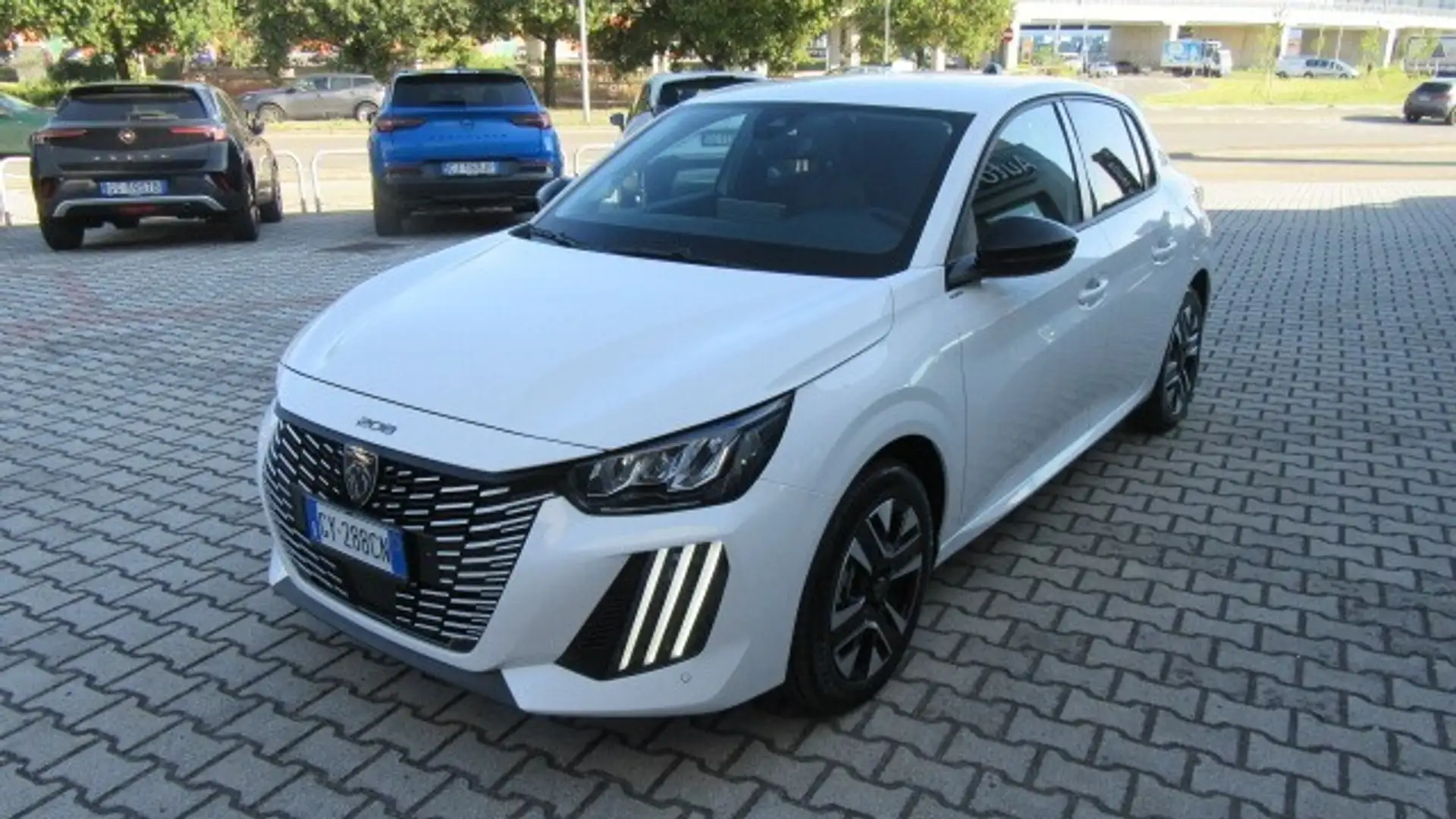 Peugeot 208 208 Hybrid 110 e-DCS6 Allure Weiß - 1