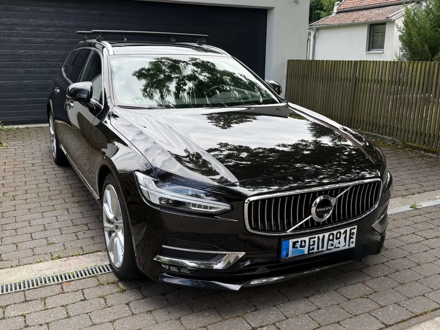 Volvo V90 V90 Kombi 2.0 Inscription 210 PS Černá - 1