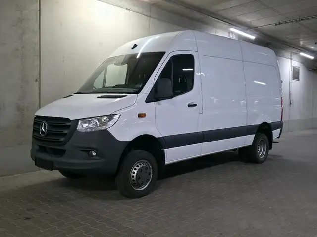 Mercedes-Benz Sprinter 516 4x4 Aut L2H2 AHK Regale