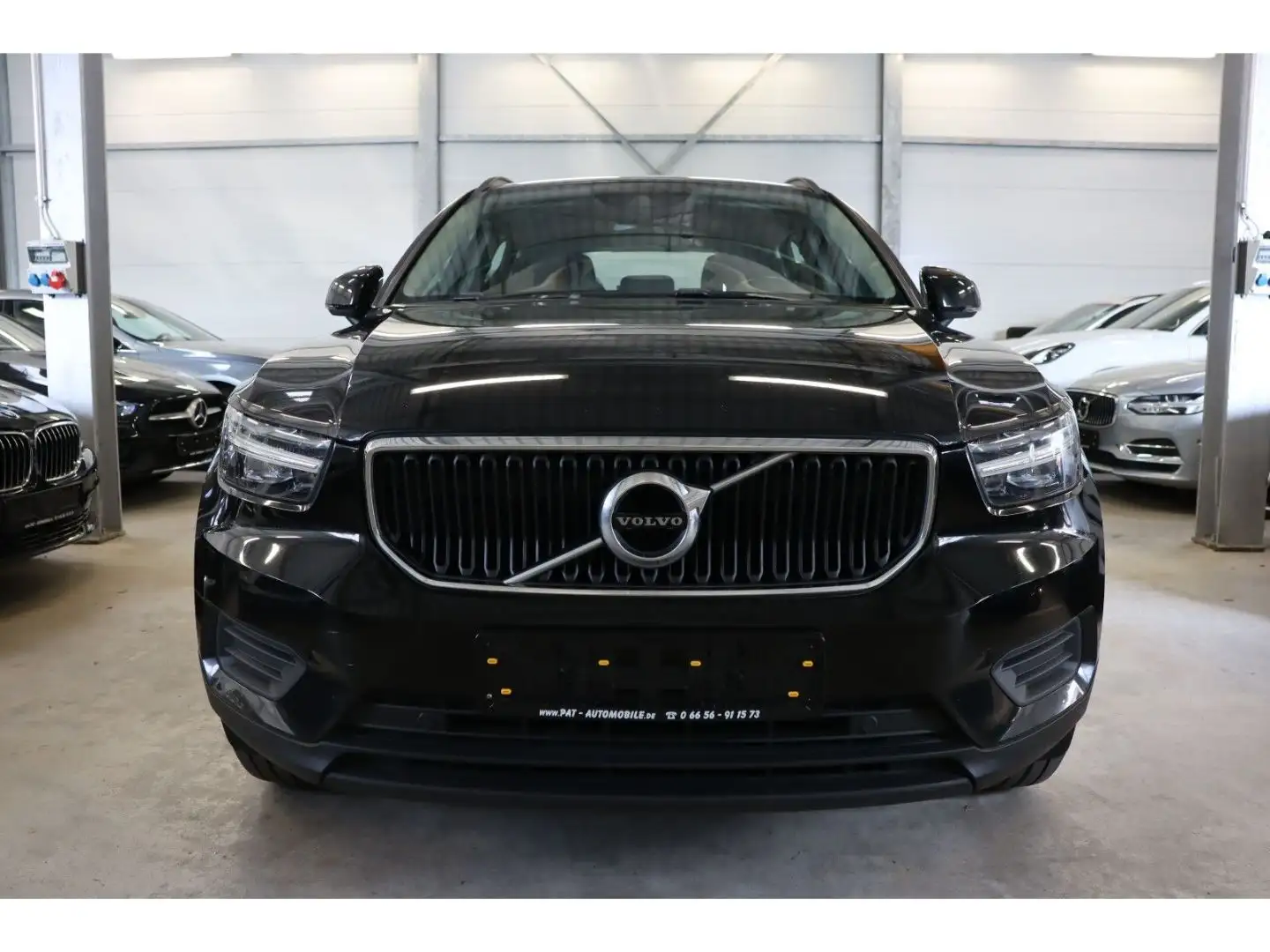 Volvo XC40 Momentum Core DAB GRA Navi LED PDC Schwarz - 2