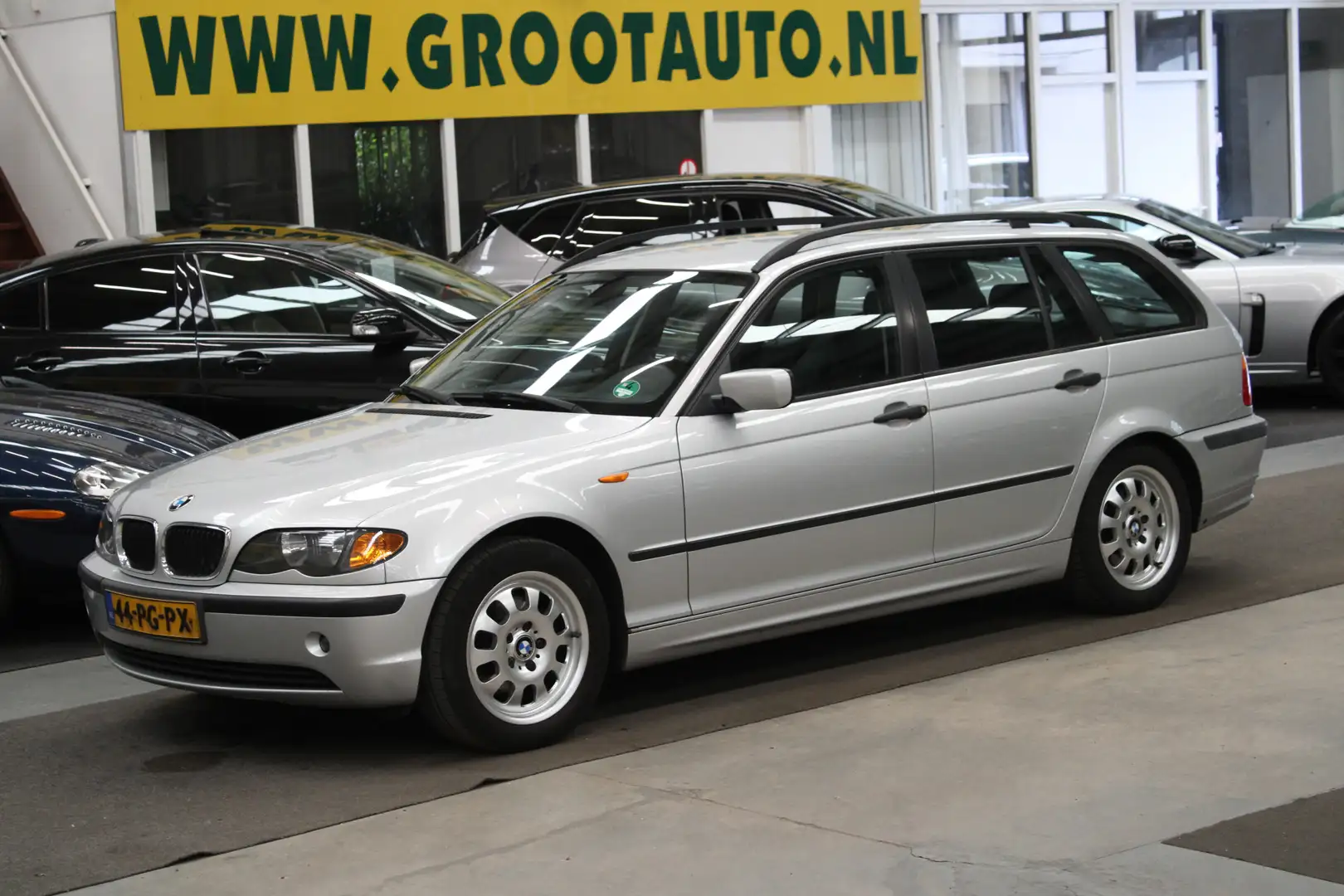 BMW 318 3-serie Touring 318i Edition Airco, Isofix, Stuurb Grijs - 1