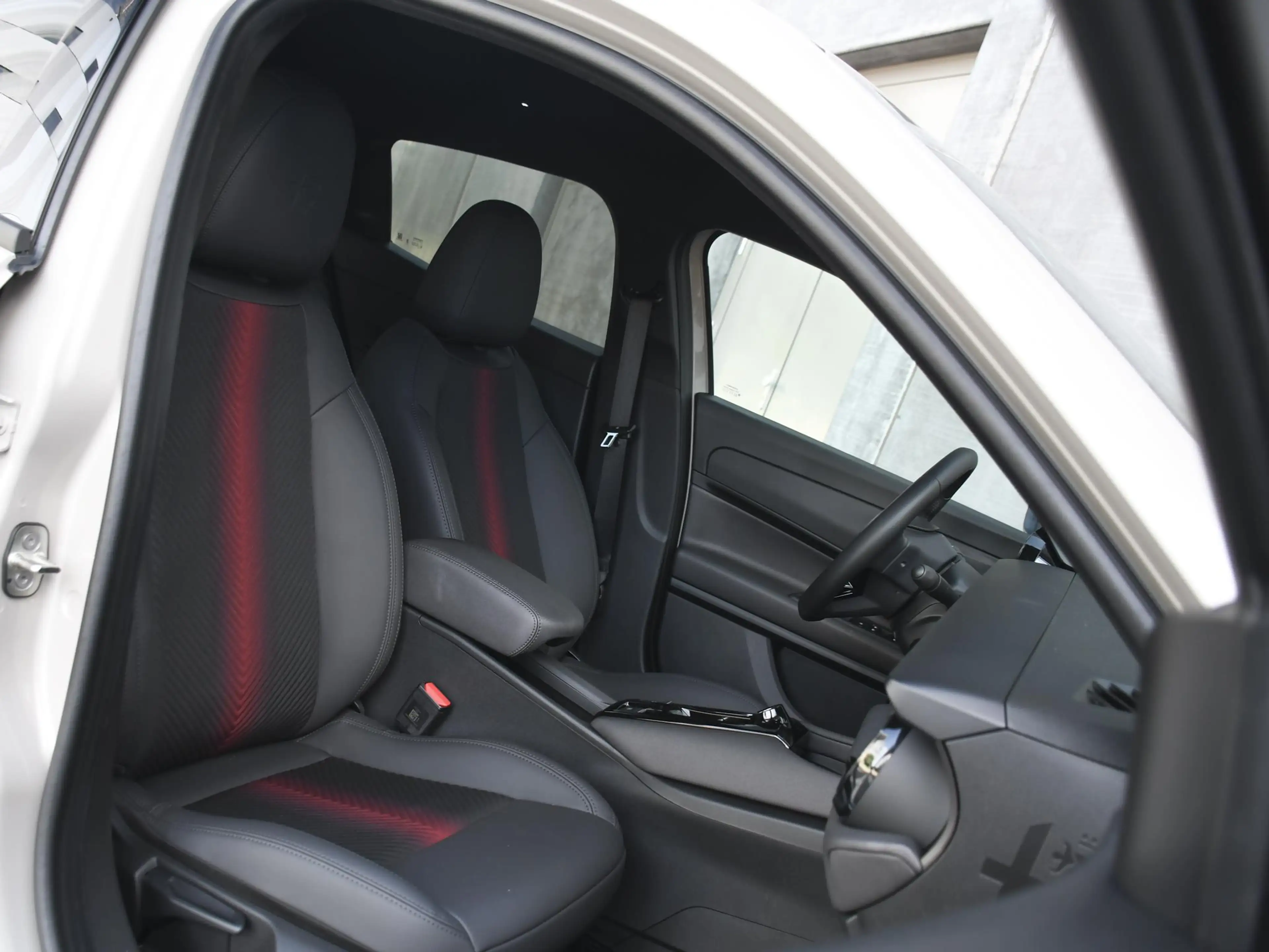 Alfa Romeo Junior Elettrica Sport Speciale 54 kWh 156pk Automaat DOD — photo 12