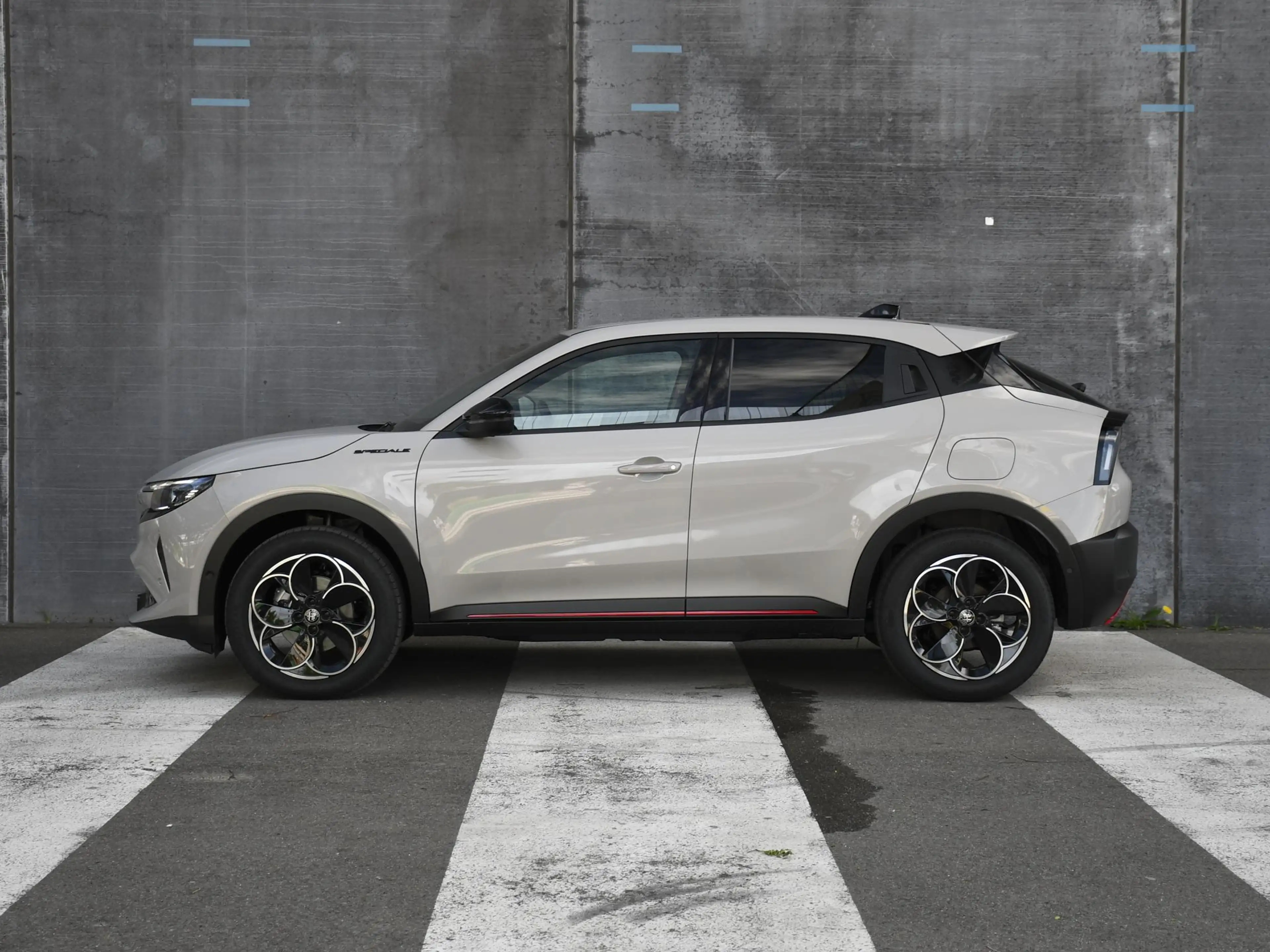 Alfa Romeo Junior Elettrica Sport Speciale 54 kWh 156pk Automaat DOD — photo 4