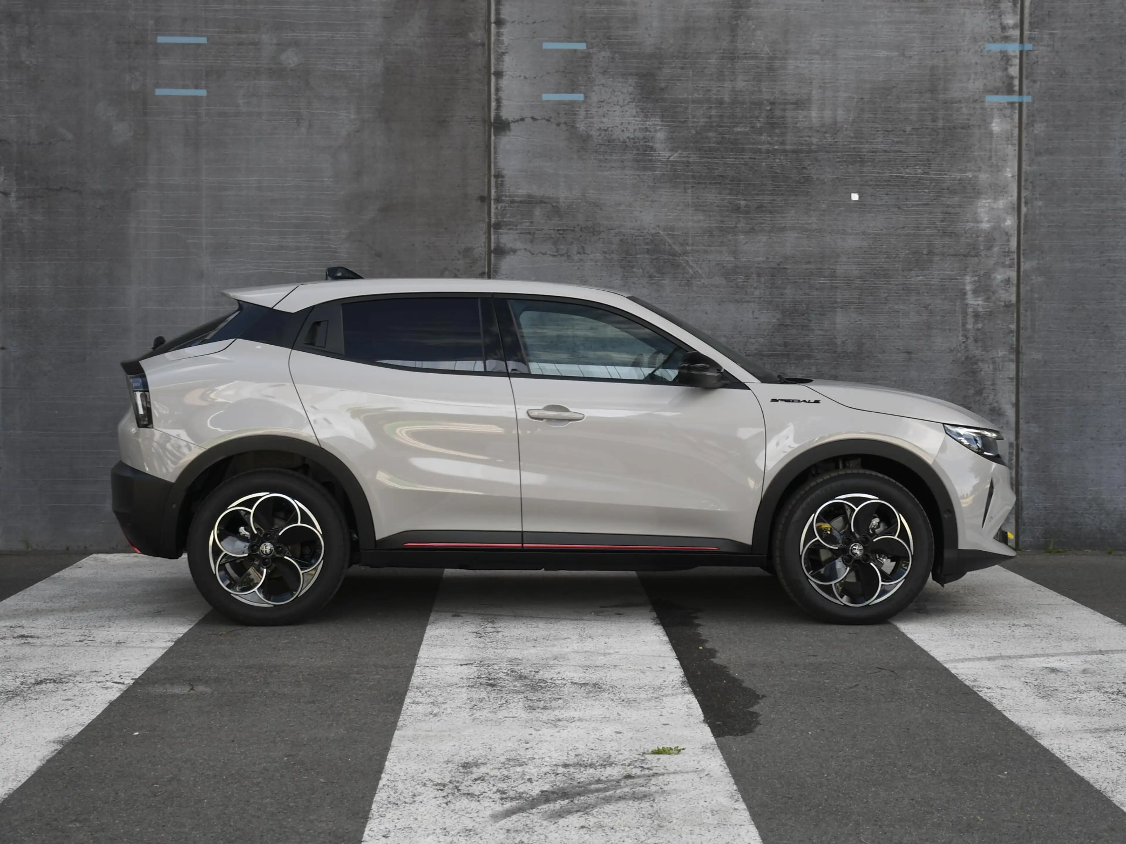 Alfa Romeo Junior Elettrica Sport Speciale 54 kWh 156pk Automaat DOD — photo 5