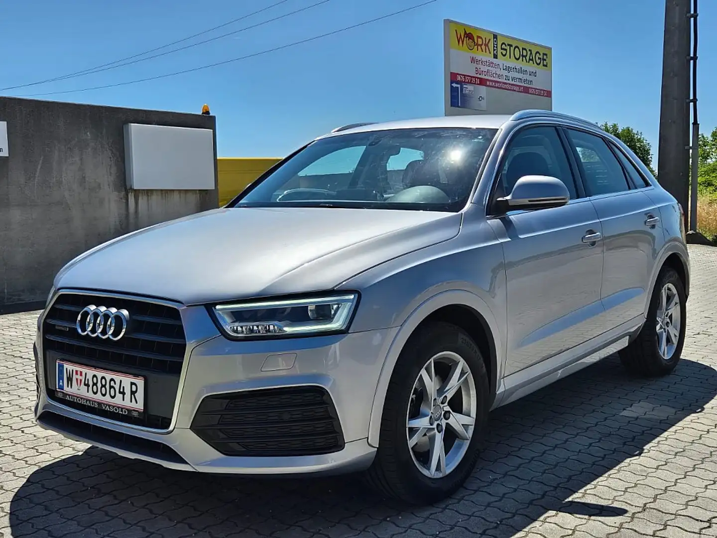 Audi Q3 2,0 TFSI quattro S-tronic Intense + Pickerl/Ser... Silber - 1