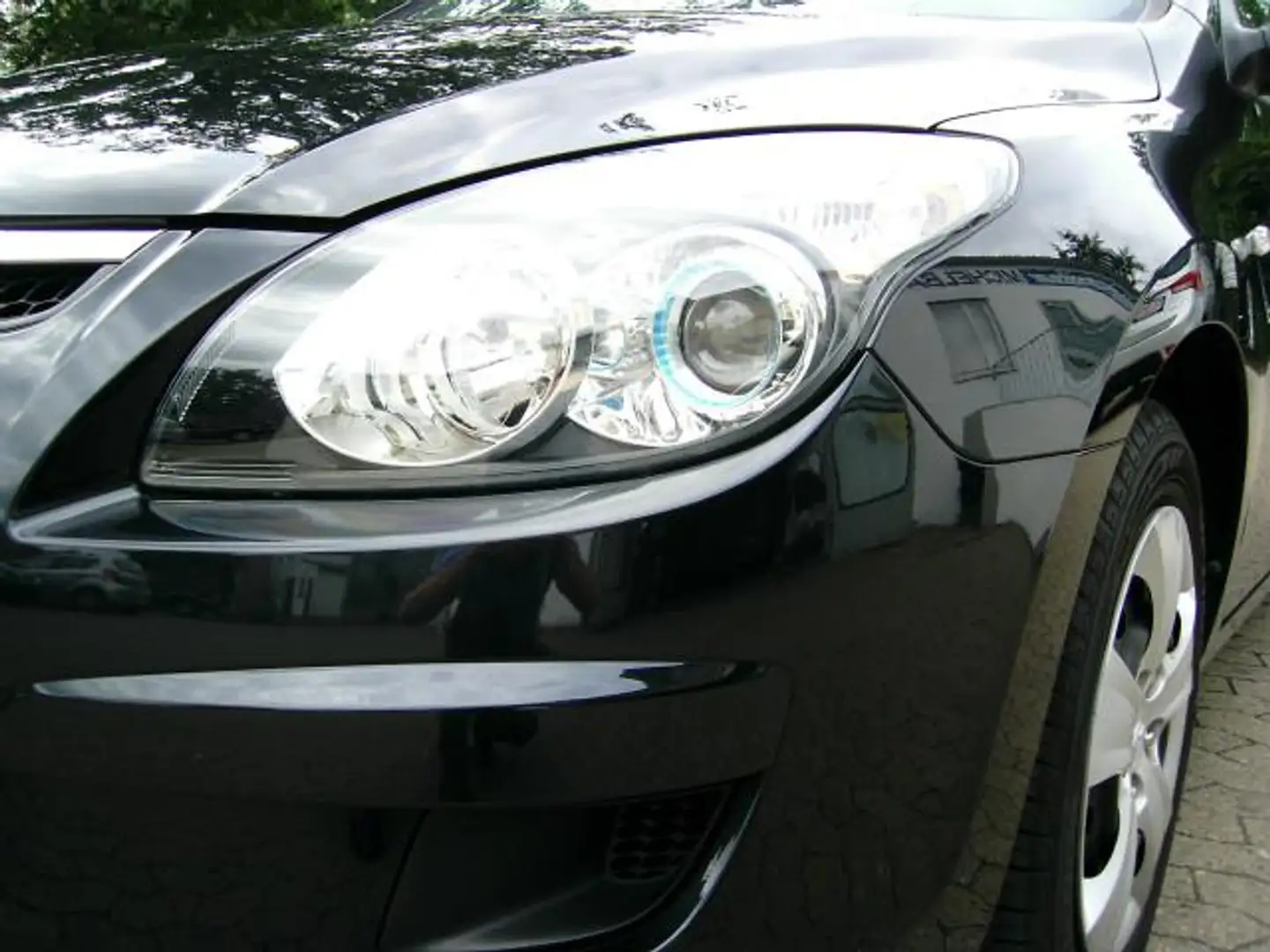 Hyundai i30 1,4  KLIMA RADIO CD  ALUFELGEN GANZJAHRESREIFEN Schwarz - 1
