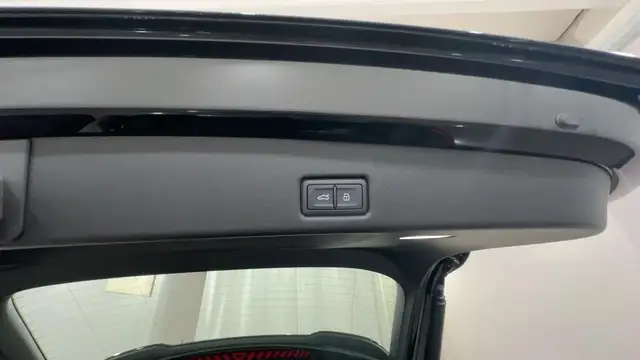 Audi Q5 view 11