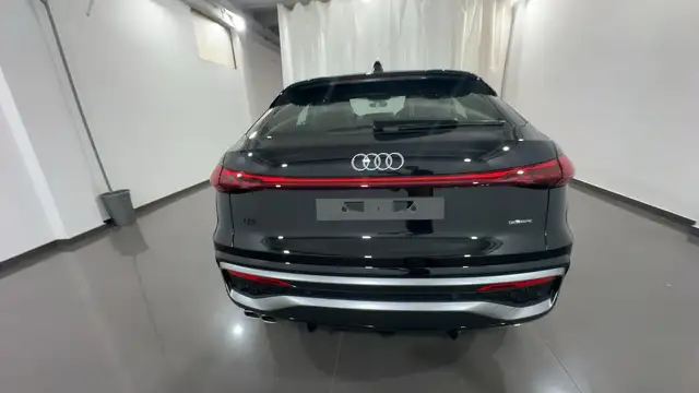 Audi Q5 view 8