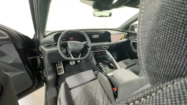 Audi Q5 view 18