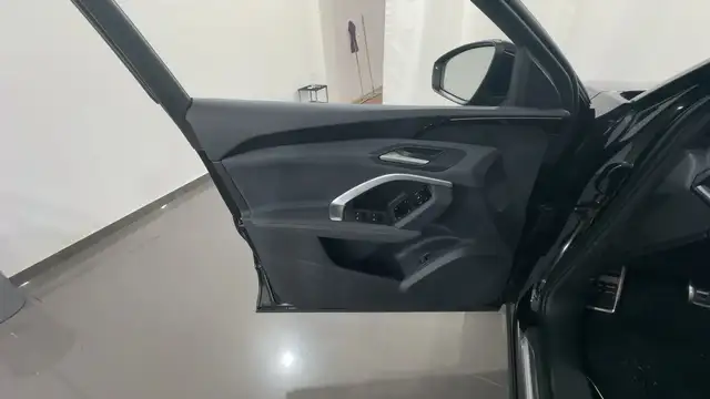Audi Q5 view 14