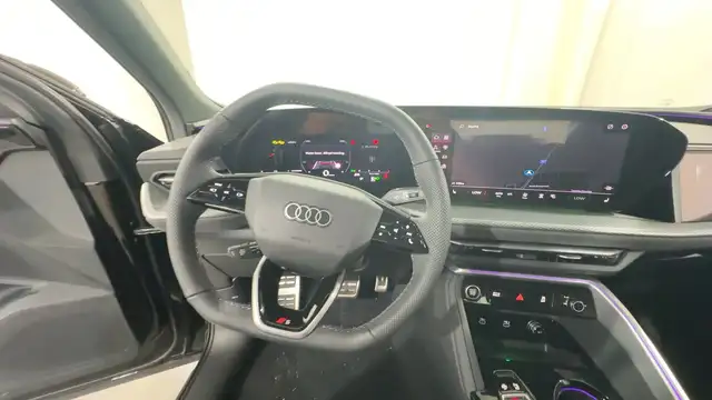 Audi Q5 view 4
