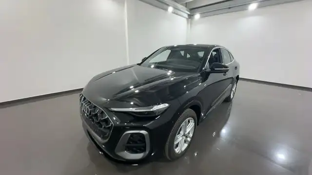 Audi Q5 view 5