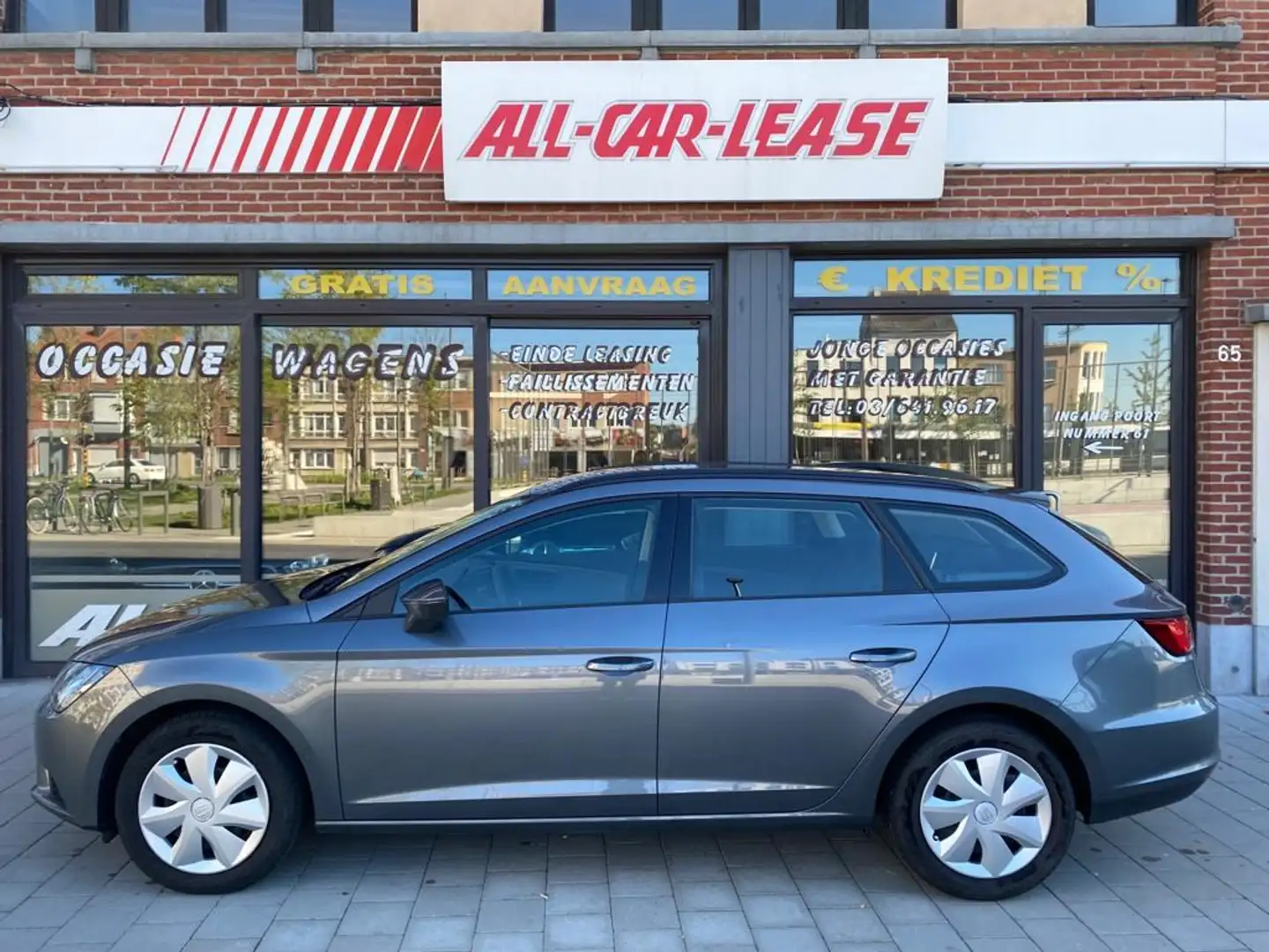 SEAT Leon 1.6 TDI / Airco / GPS / Comfort Pack Grijs - 1