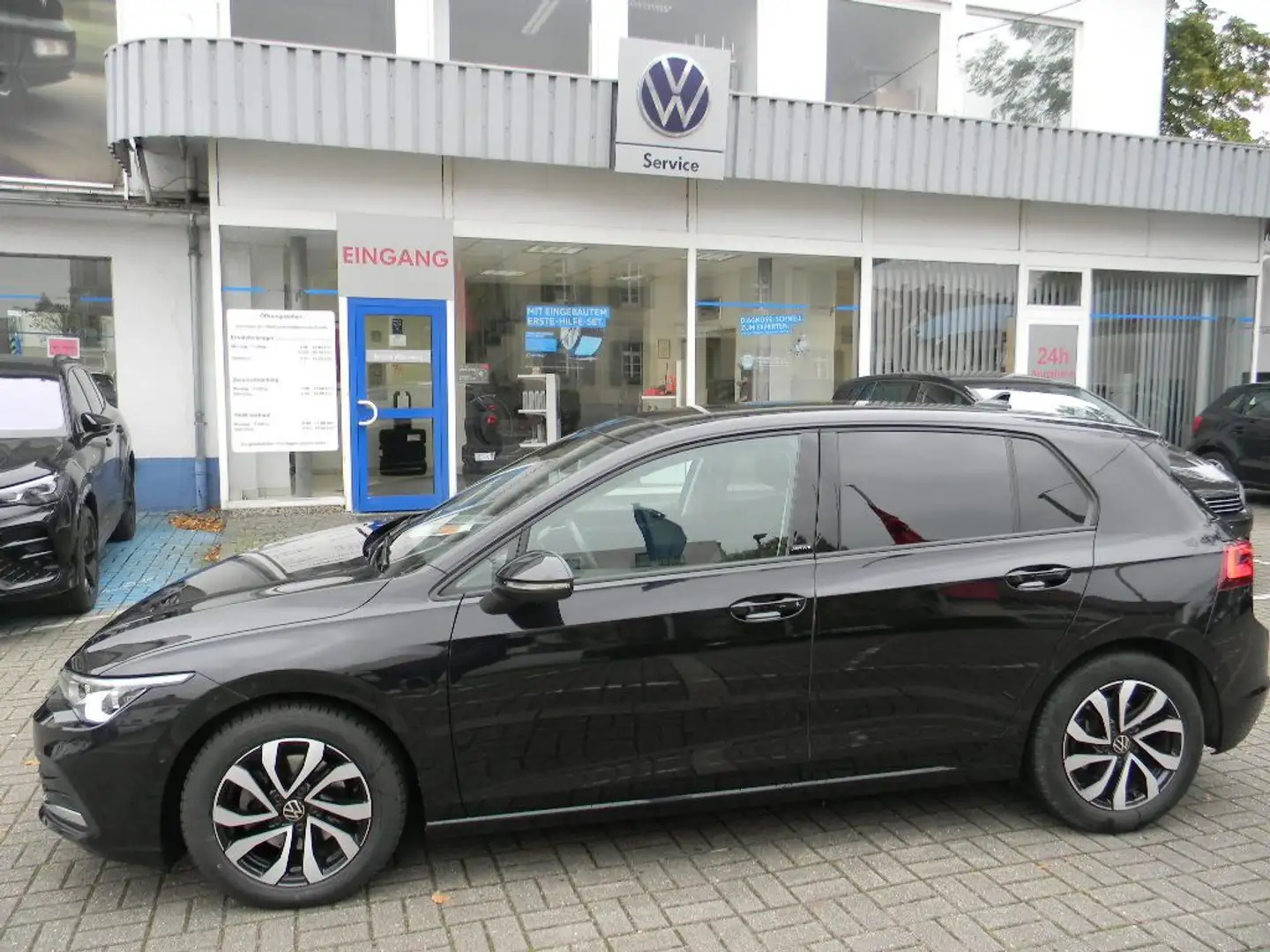 Volkswagen Golf VIII Lim. Active 2,0 TDI DSG AHK,PANO,IQ,KA Zwart - 1