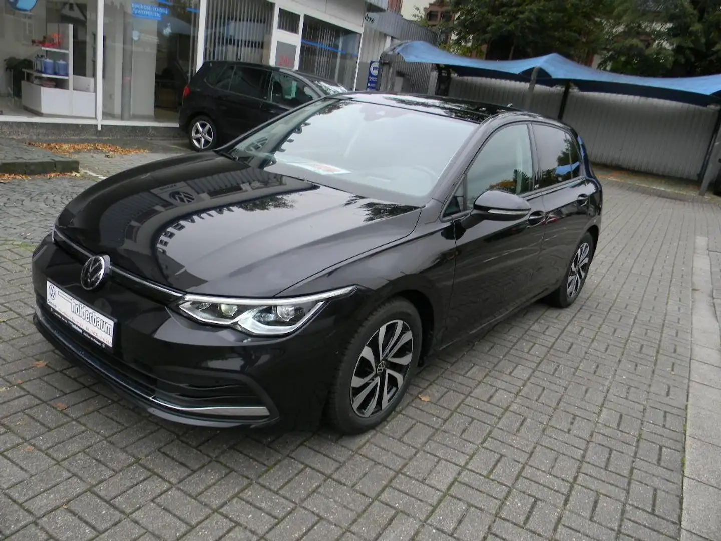 Volkswagen Golf VIII Lim. Active 2,0 TDI DSG AHK,PANO,IQ,KA Zwart - 2